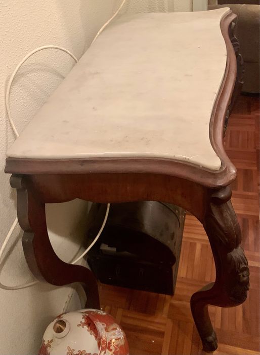 Consola em pedra e madeira