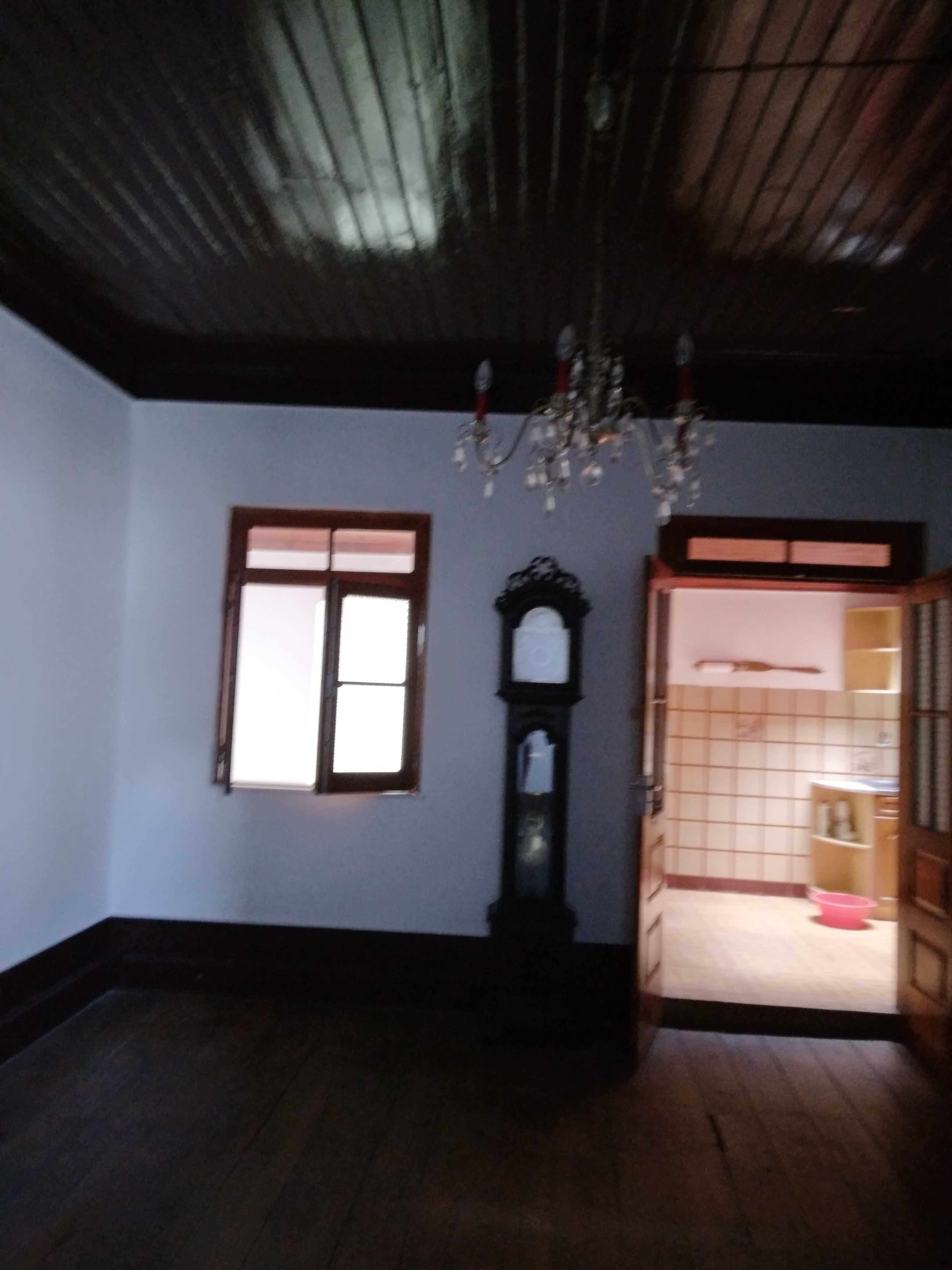 Vende -se  moradia  para restaurar