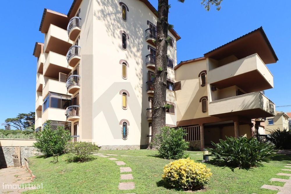 T2 em Cascais com estacionamento a Passos da Praia e Transportes Públi