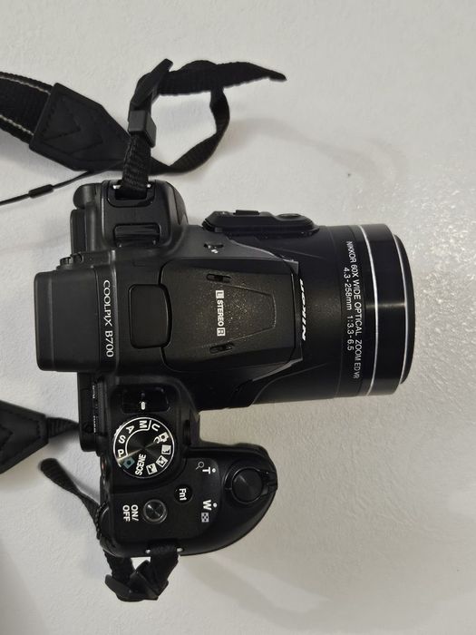 Nikon coolpix B700
