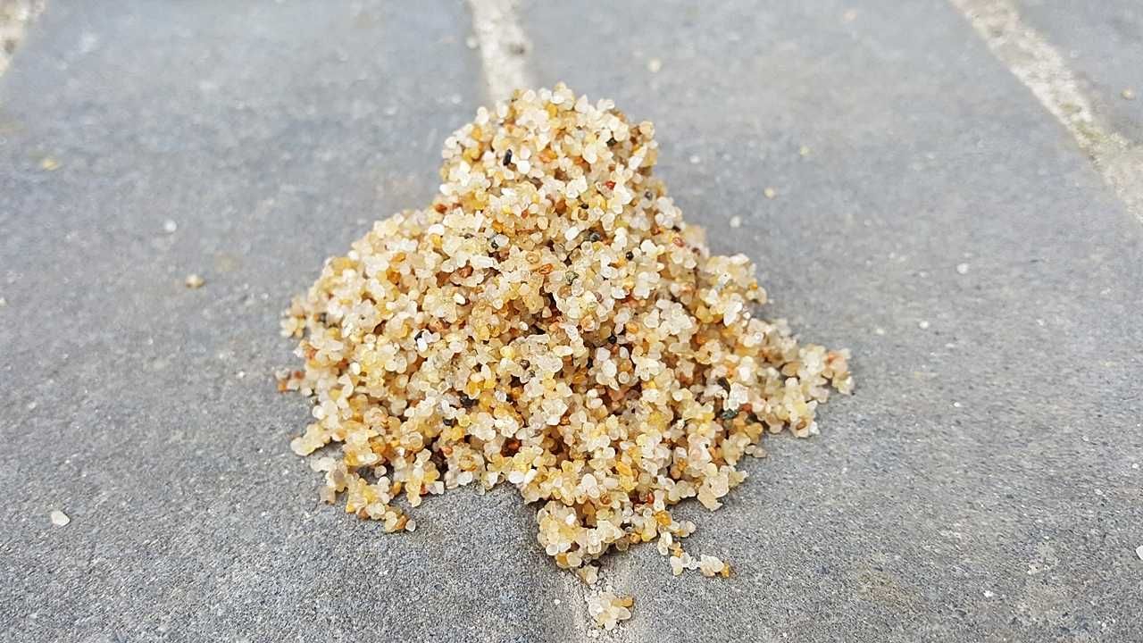 Żółty, bursztynowy piasek, żwirek kwarcowy do akwarium 0,8-1,4mm 25kg