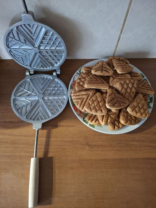 Вафельница треугольник бельгийская венская для выпечки печенья на газу