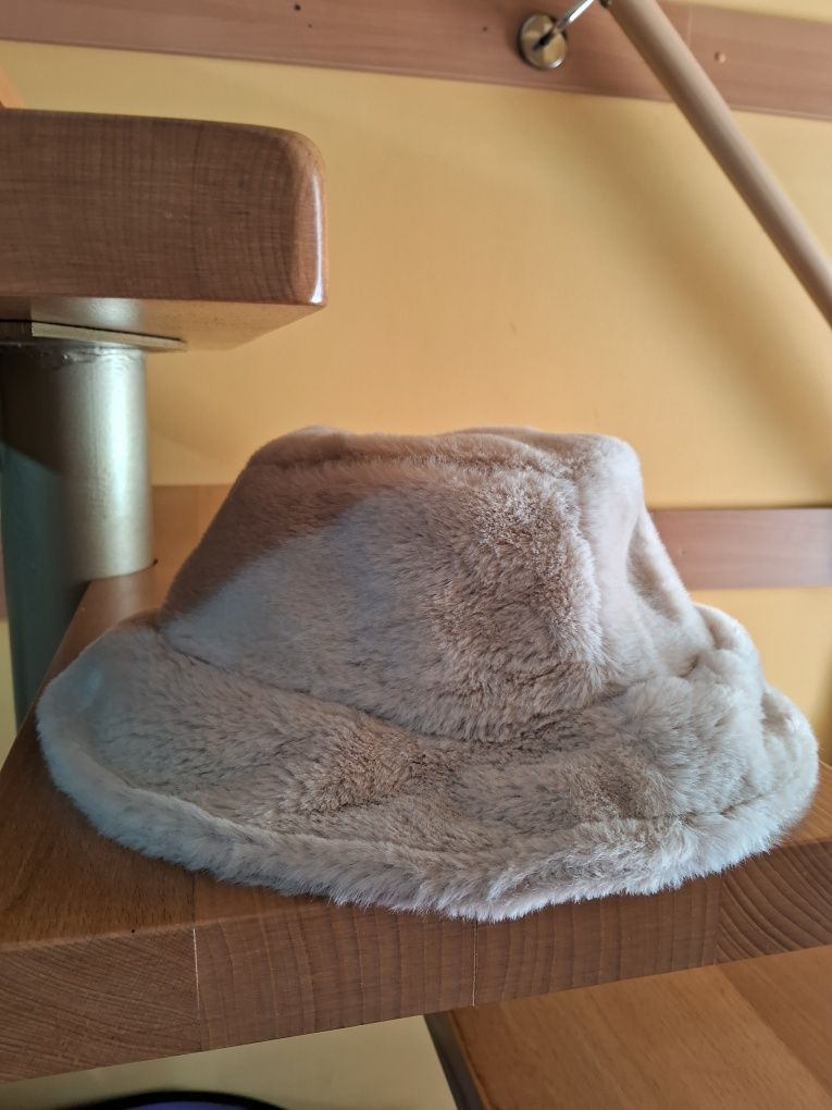 Продам Головные уборы. Шапки.