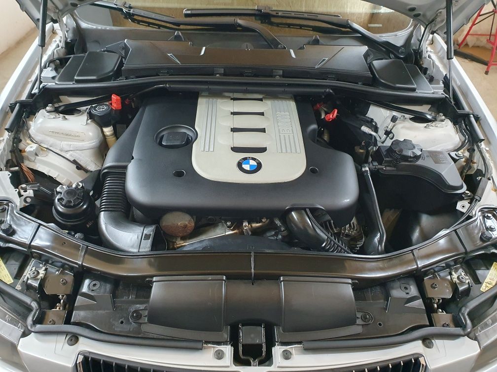 Продам BMW E90 330D