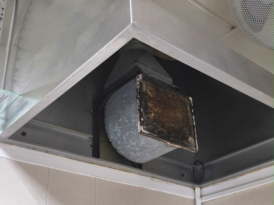 Exaustor com chaminé de inox