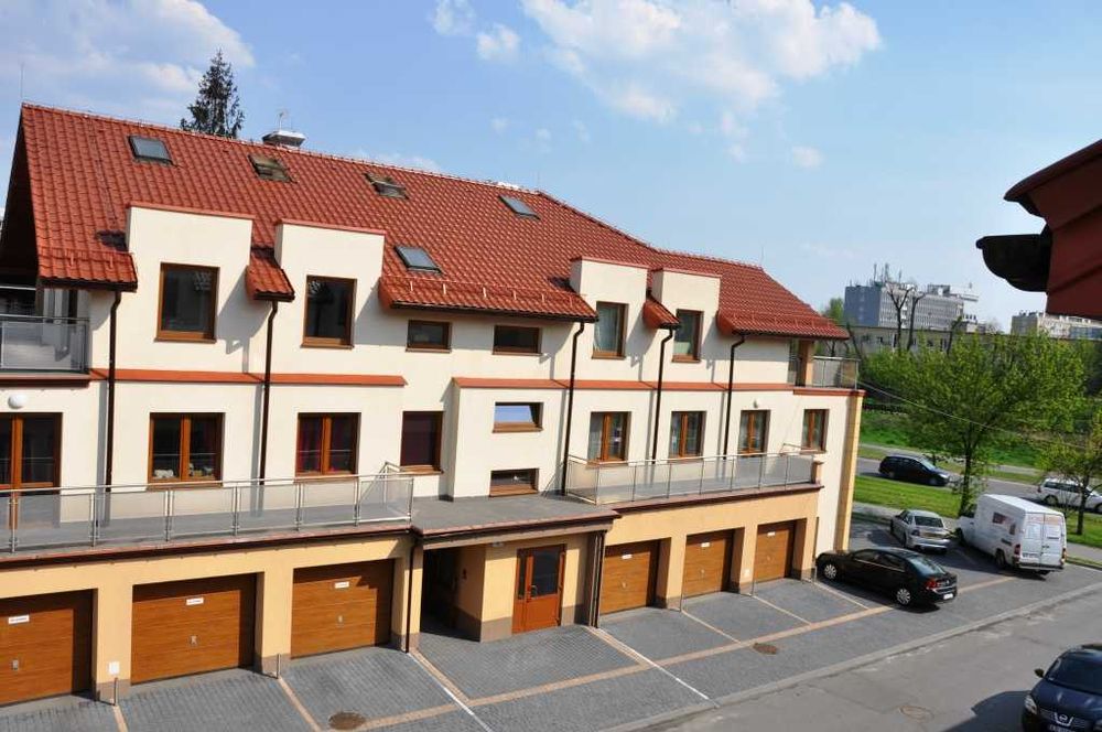 Wynajmę garaż - ul. Wybickiego 42, indywidualny, na poziomie parteru