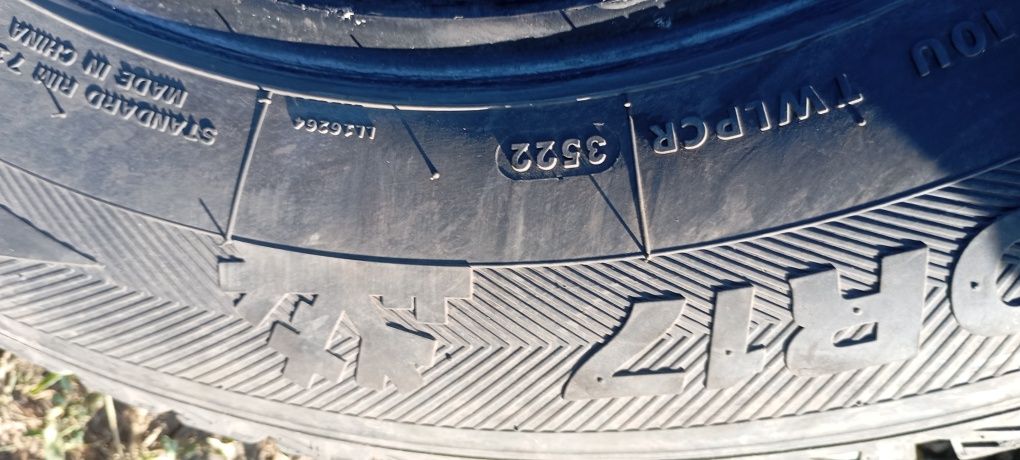 Комплект зимової гуми,255/60/17 ціна4400за 4 шт, 22 р. остаток +-6-7мм