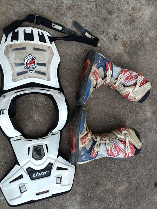 Botas e colete motocross