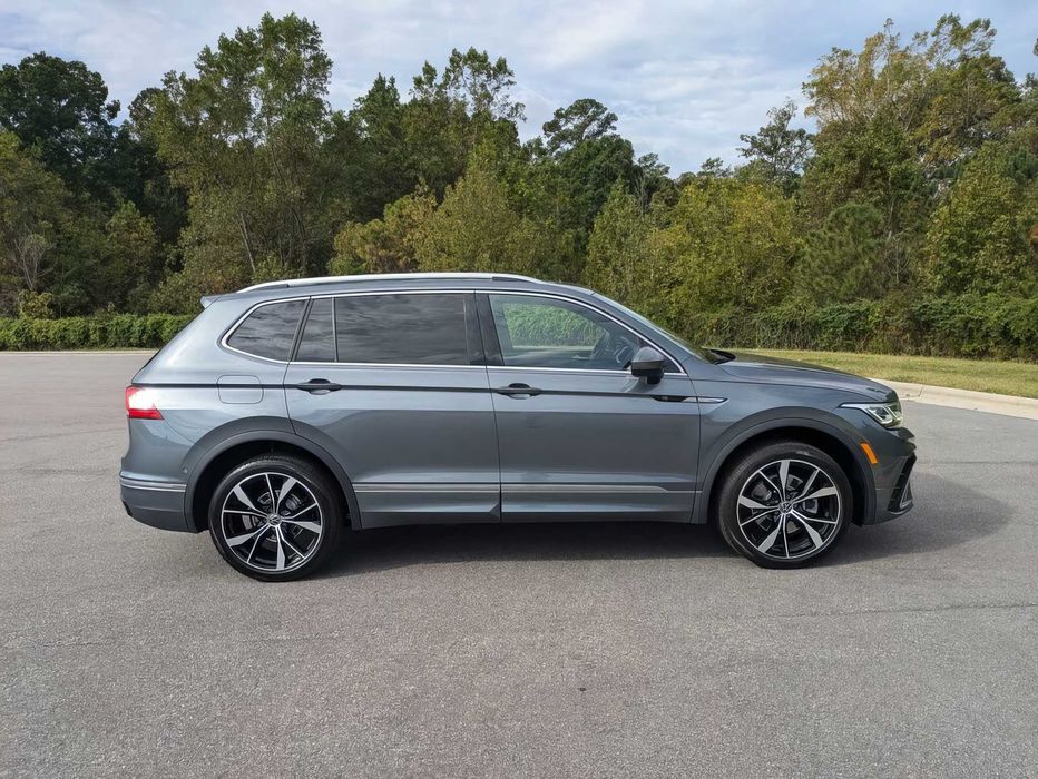 Volkswagen Tiguan      2022