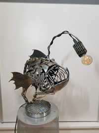 Lampa stojącą ryba metal