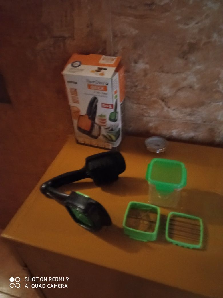Sprzedam nową maszynkę do krojenia warzyw lub owoców na salatke
