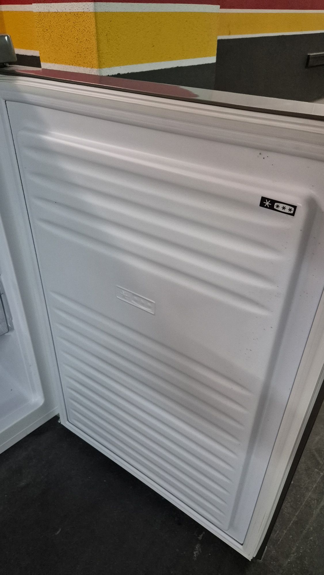 Vendo Arca congeladora BECKEN BUF3902 IX (85 L)