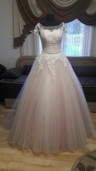 Весільна сукня кольору "пудра"