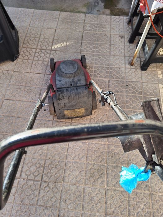 Maquina cortar relva