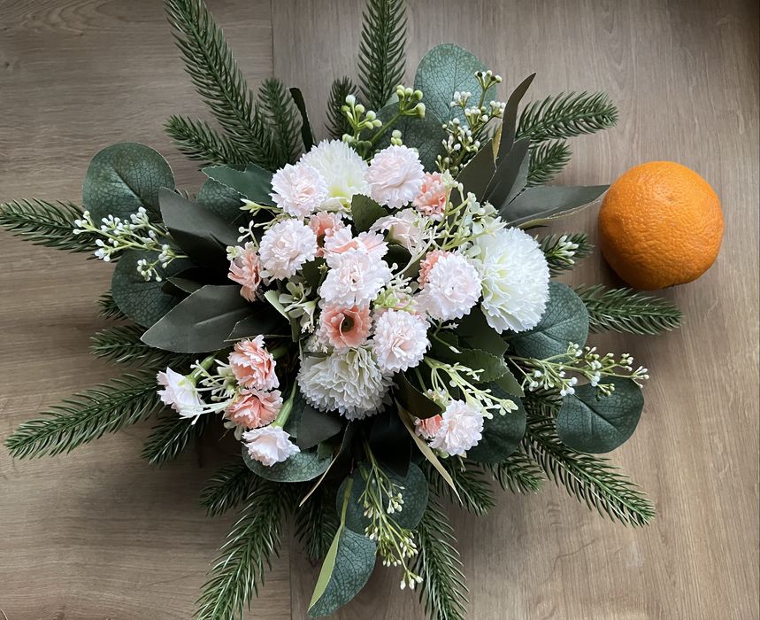 Wiązanka ze sztucznych kwiatów