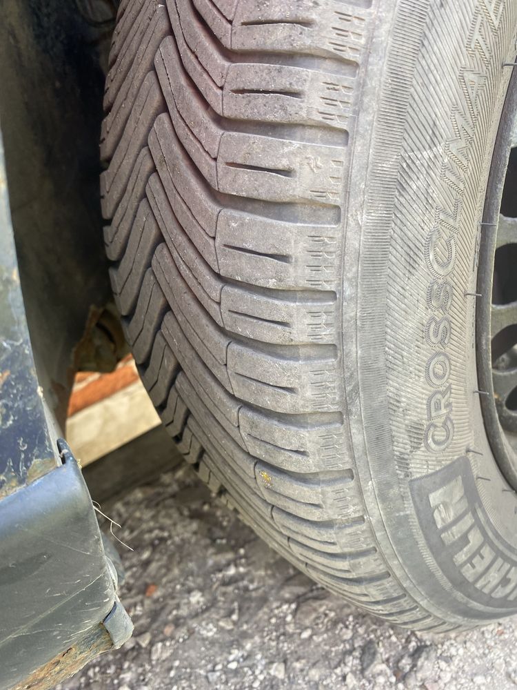 Продам резину зиму michelin состояние нового