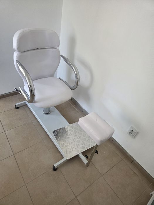 Fotel do pedicure – wygodny, stabilny, w dobrym stanie