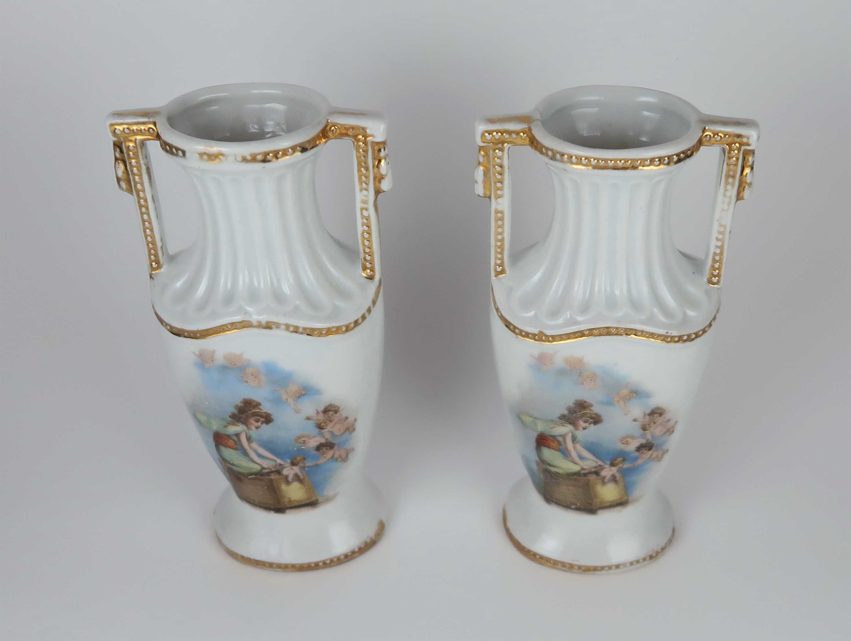 Par de jarras / Ânforas em porcelana Europeia Séc. XIX/XX