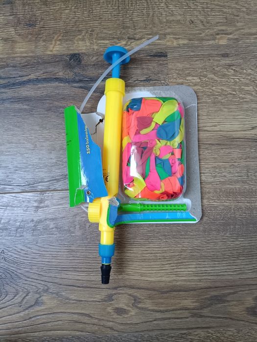 Pompka do napełniania balonów wodnych do plastikowych butelek + balony