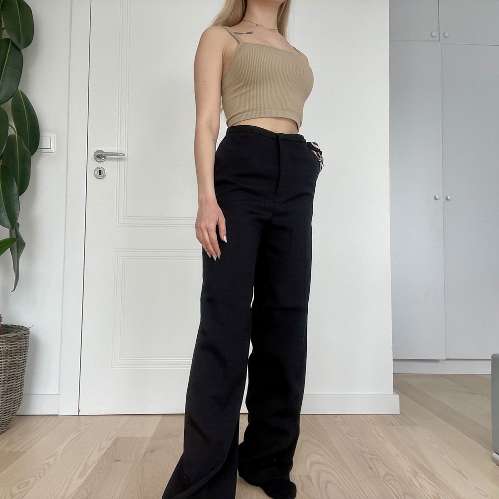 Czarne eleganckie spodnie z długimi nogawkami H&M