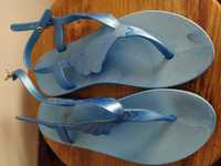 Sandálias azuis próprias p/caminhar na água nº 35