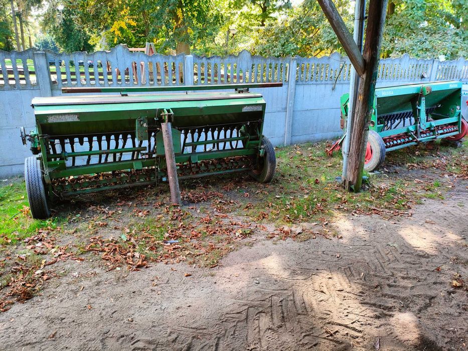 Dwa siewniki Hassia DK 300 w całości lub na części.