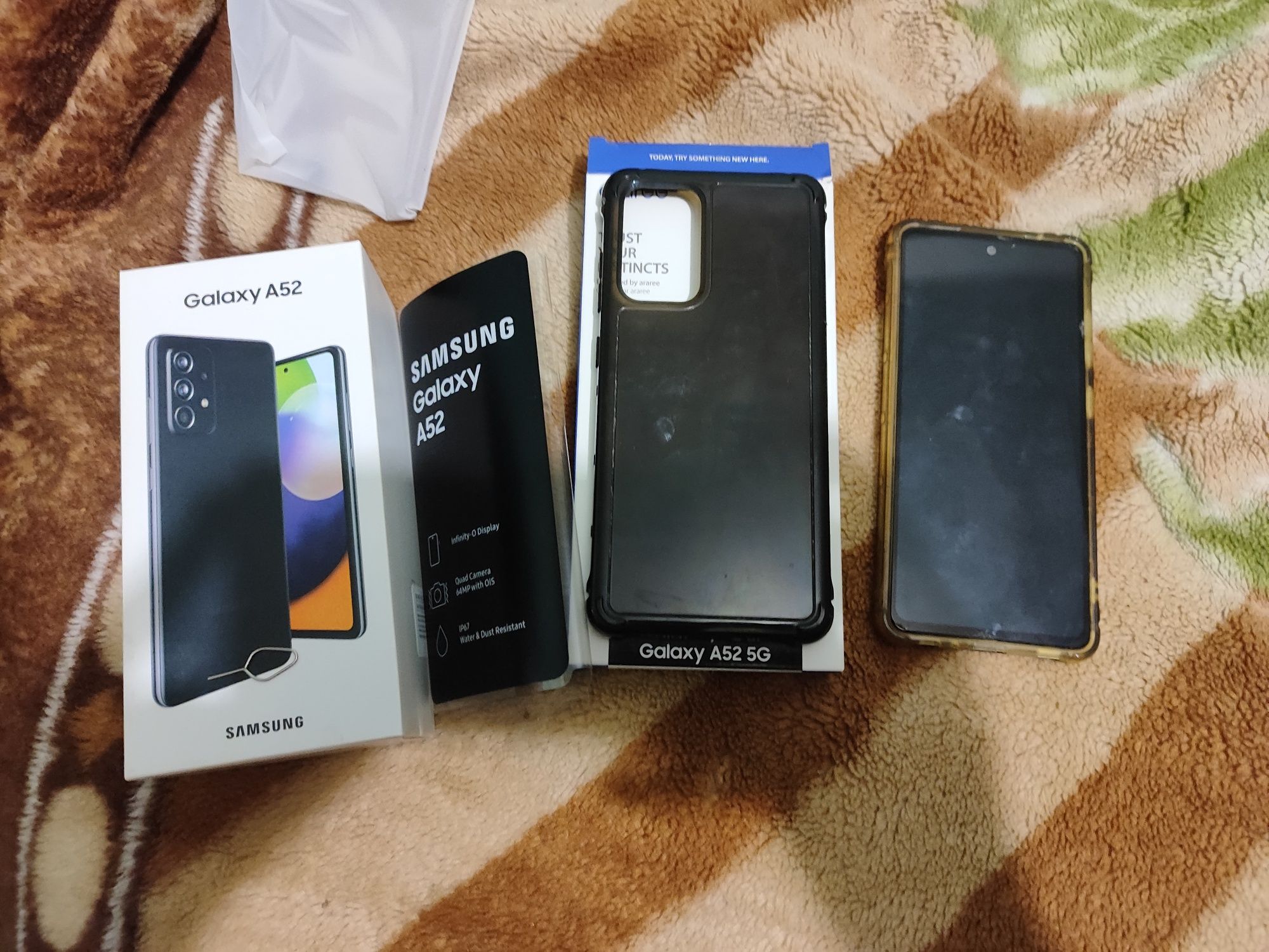 Samsung Galaxy a52 з новим чохлом у подарунок