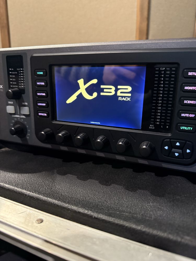 Behringer x32 rack