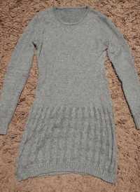 Szary sweter-tunika z wełną i angorą.