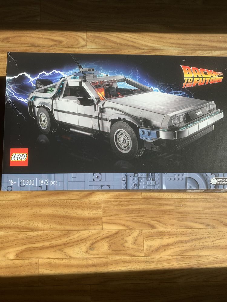 LEGO 10300 Delorean BTF