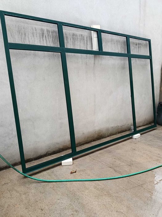 Sacada em alumínio (Câmara Europeia)