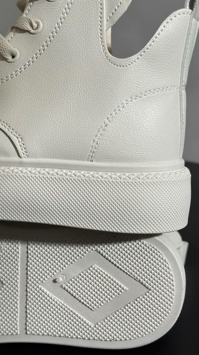 Жіночі черевики. Молочні. Якість відмінна!