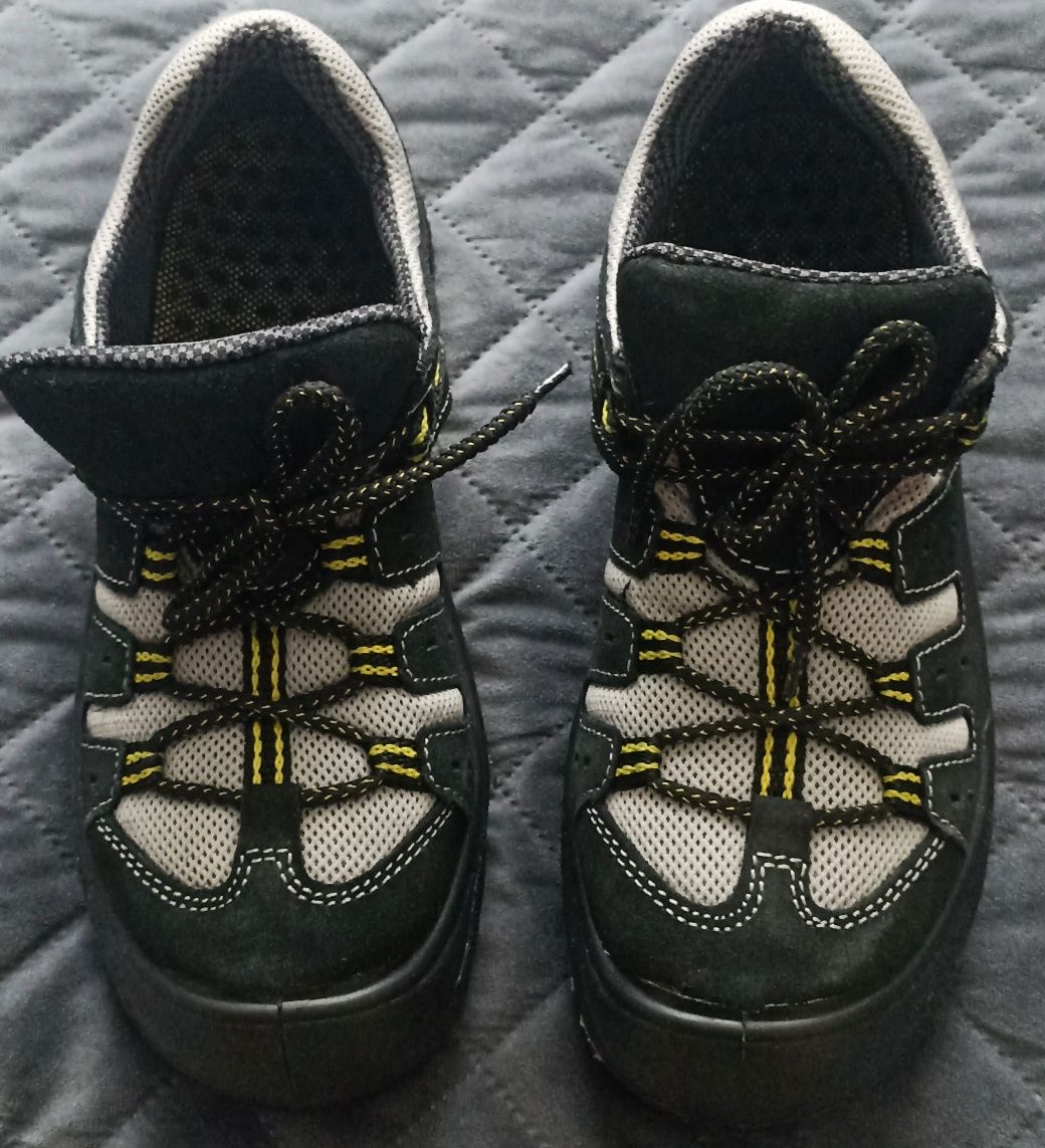 Buty robocze 38 , z blachą , nowe.
