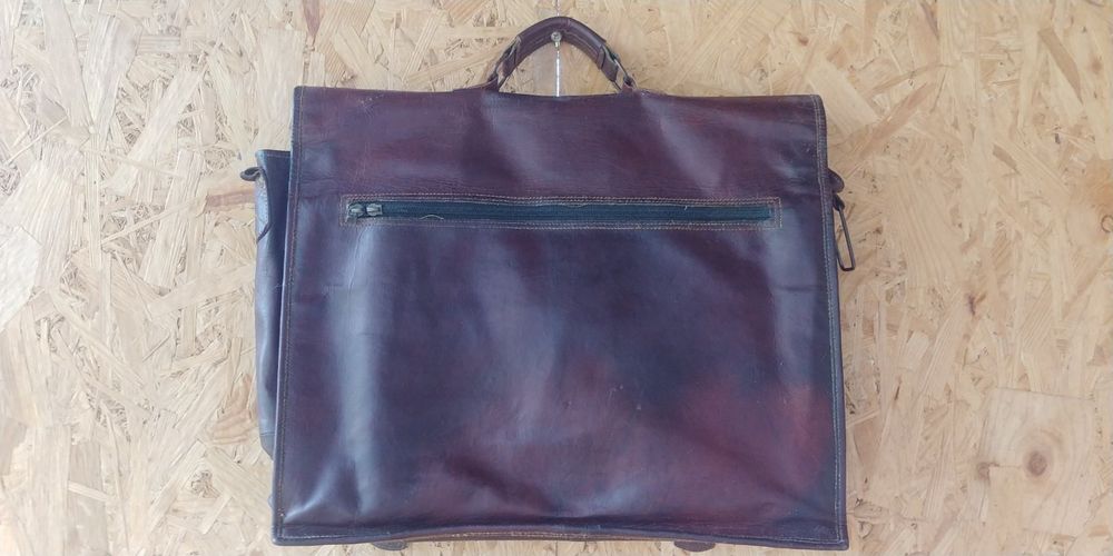 Кожаный портфель.