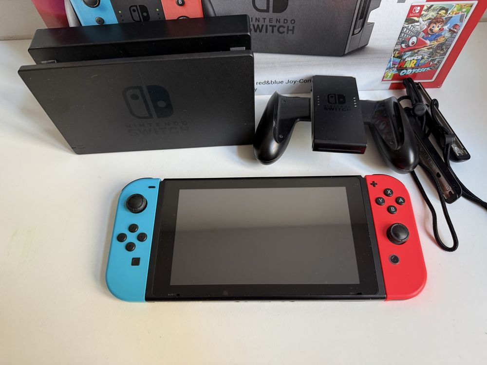 Nintendo Switch 1 + Pro controller - Stan jak nowy