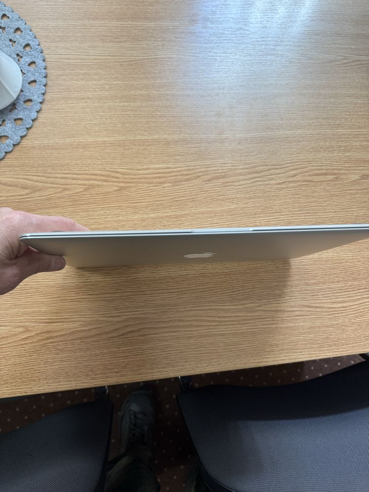 Nowa cena Macbook air 1466