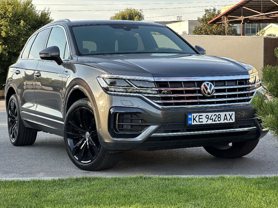 Продам заряженный R-Line Touareg 2019 года!