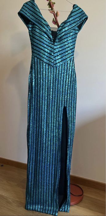 Vestido de gala com lantejoulas