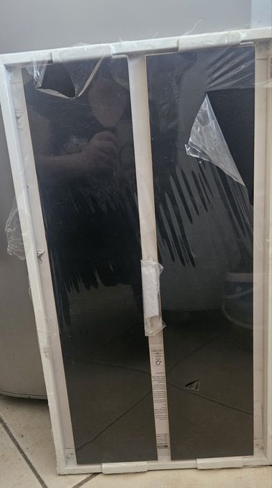 Regał z półkami z możliwością pisania