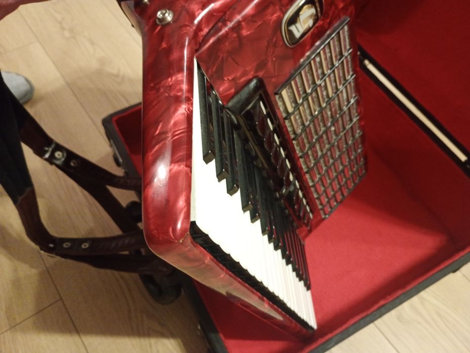 Akordeon WELTMEISTER STELLA 96 basów 4chóry