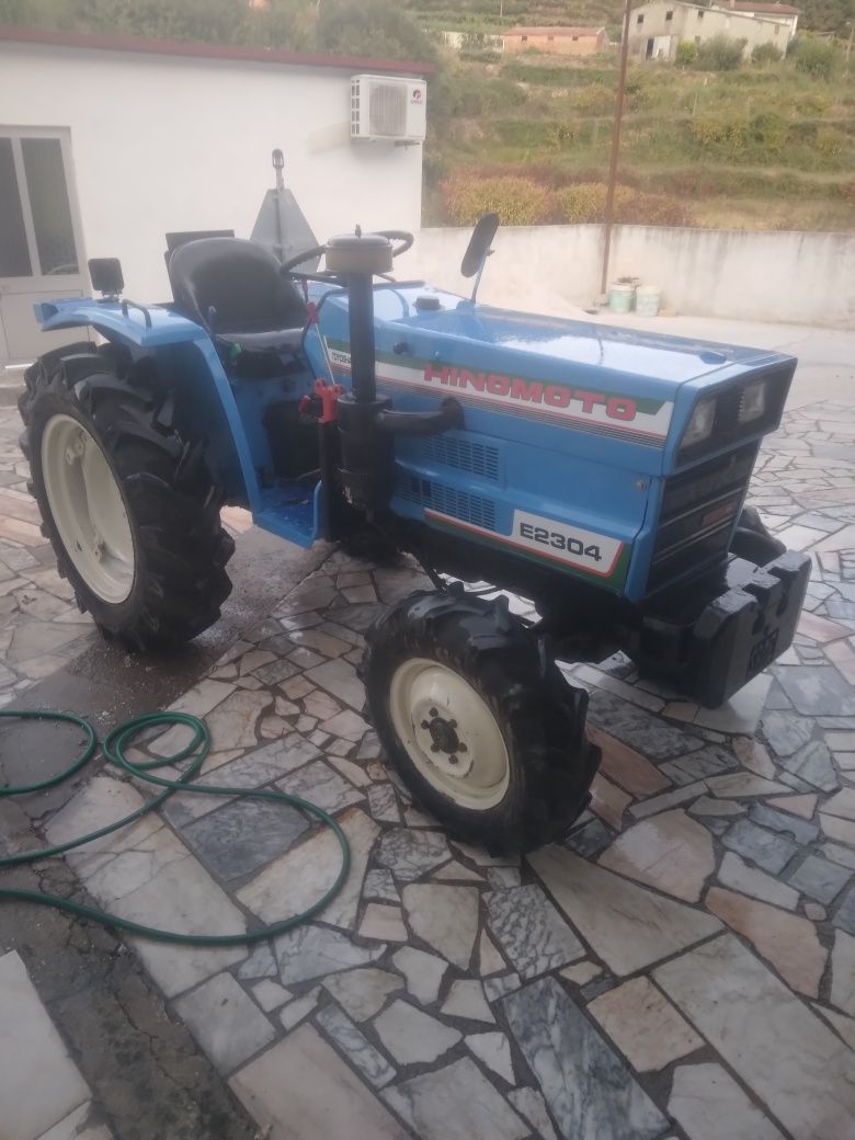 Trator Hinomoto 25cv