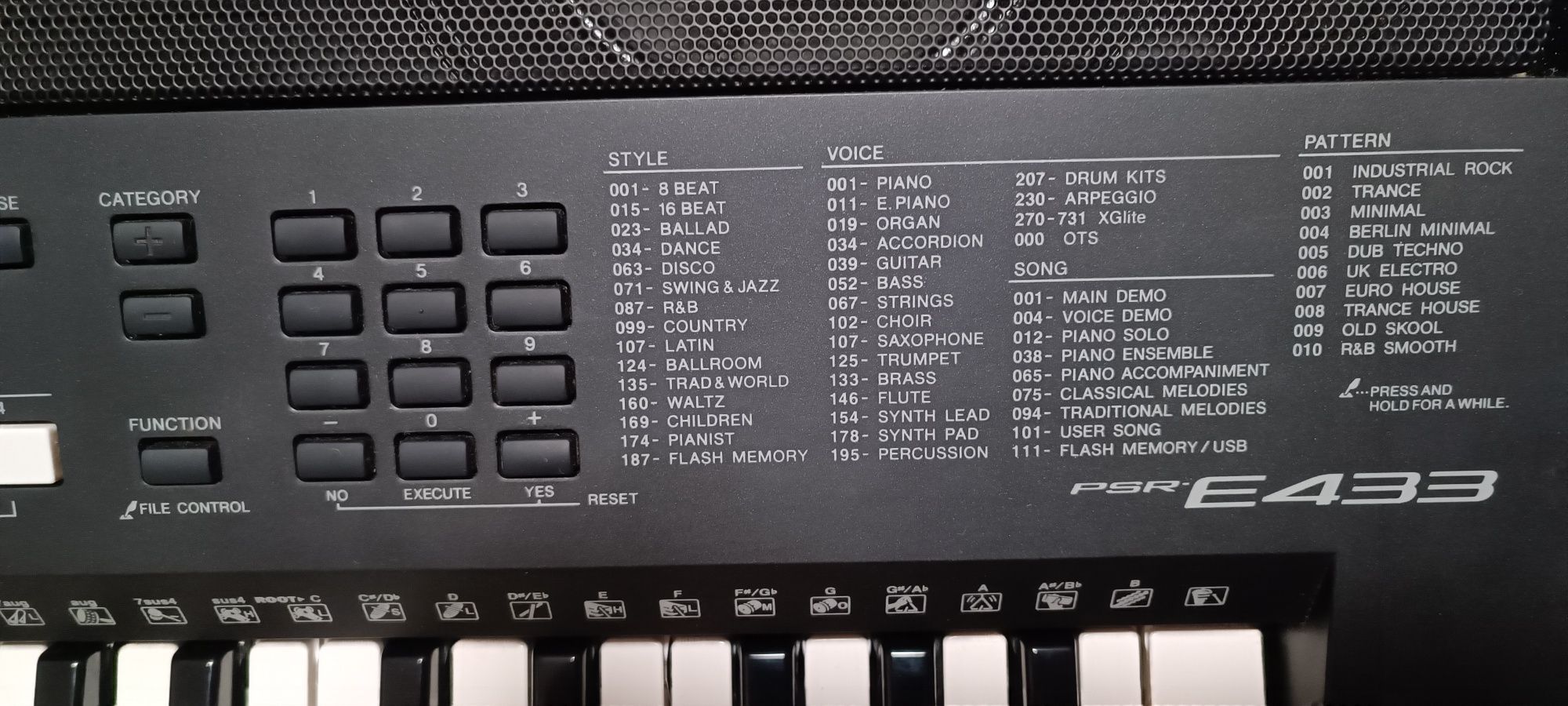 Синтезатор Yamaha PSR E433