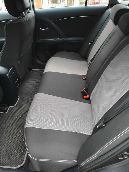 продам Тойота Авенсіс 2,0 D універсал  2010р