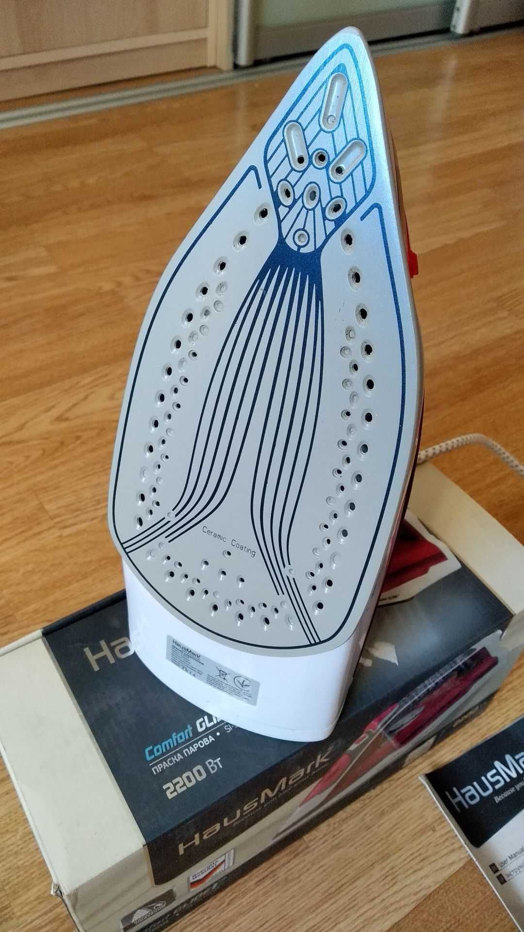 Утюг HausMark SI-3050B
