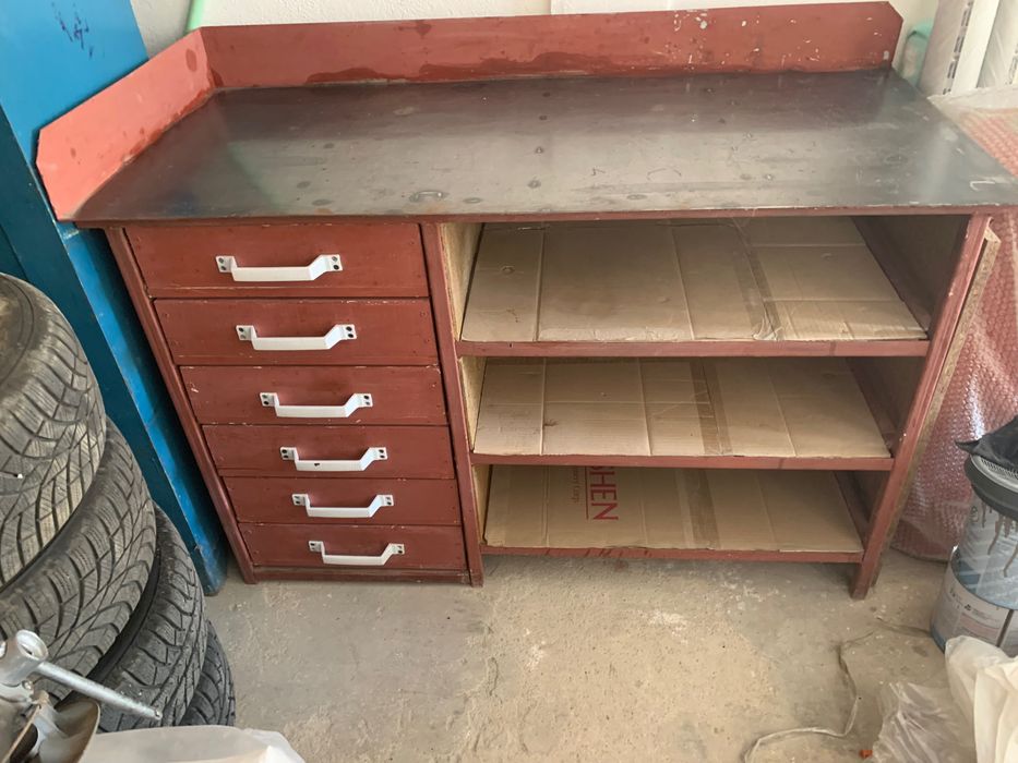 Продам  слесарный  стол