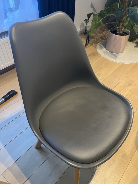 Krzesla do jadalni - komplet