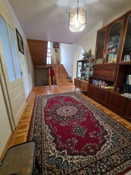 Здається в оренду кімната  у 3х кім-ній  квартирі