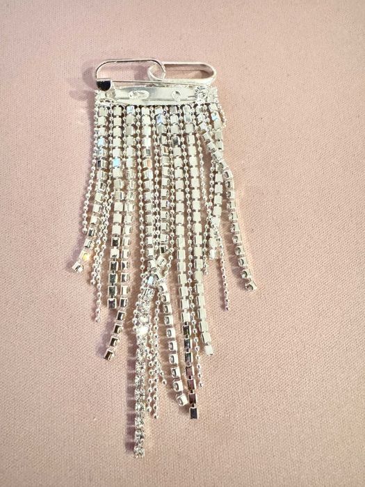 Brożka z kryształowych łańcuszków