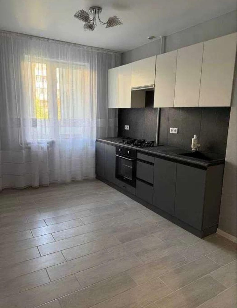 Королева . Продам тоехкомнатную квартиру