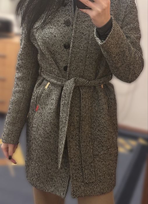 Пальто демісезонне, тепле, з поясом